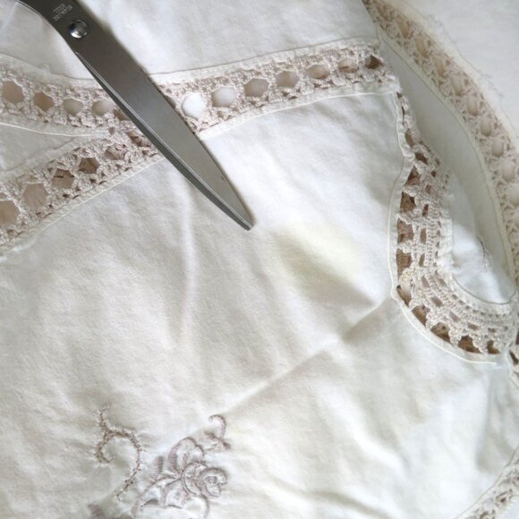 Vintage Beige Cotton Tablecloth Embroidered Floral Crochet Lace Details 48 x 66 - Picture 12 of 12